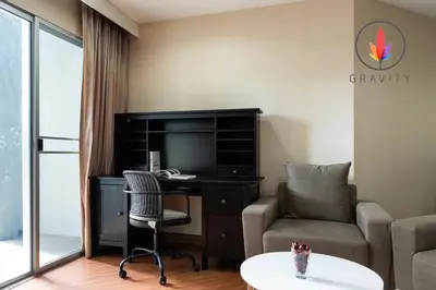 a living room with a desk and a chair at MRT rame9 Jodd Fairs night market, walk for a few minutes, two bedrooms and two bathrooms in Ban Don Sai