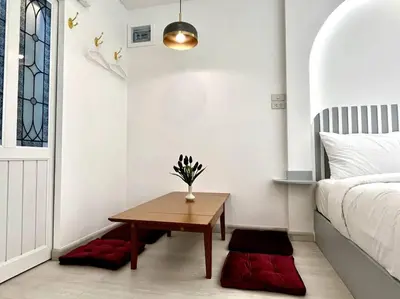 a small bedroom with a table and a bed at DiscoveryHome2 at Pratunammarket in Bangkok