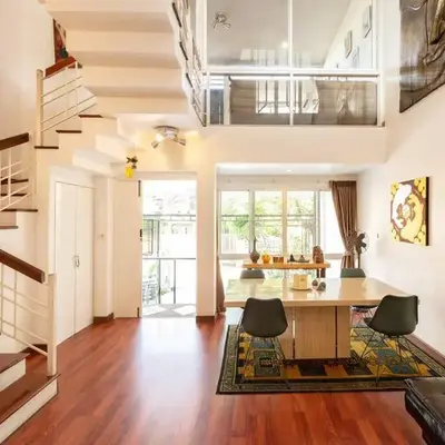 420 House- up to 10 guests in central Bangkok.