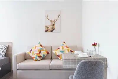 a living room with a couch and a table at \u6c99\u541eSathon-Charoen Nakhon\u7cbe\u54c1\u516c\u5bd3 in Bangkok