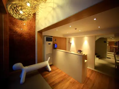 a living room with a counter and a kitchen at Silom One in Bangkok
