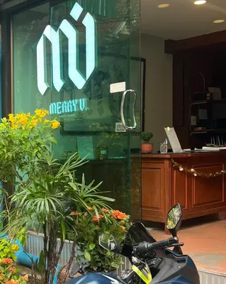 a scooter parked in front of a store at Merry V Guesthouse in Bangkok