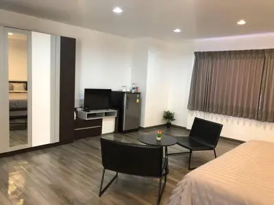 a hotel room with a bed and a table and chairs at Maruay Living Apartment 401 (Khaosan/Chinatown/Samyot MRT) in Bangkok
