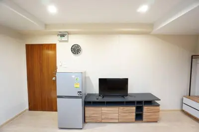 a kitchen with a refrigerator and a desk in a room at Maruay Living Apartment 509 (Khaosan/Chinatown/Samyot MRT) in Bangkok