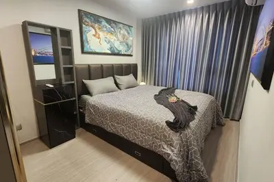 a bedroom with a bed and a large mirror at 1 BR plus@42th FL /2-3 min walk to BTS MRT Ladprao in Bangkok