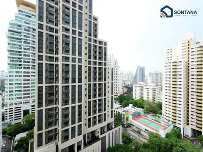 a view of a tall building in a city at Expansive Modern - BTS Phrom Phong - Ultra Fast WiFi in Khlong Toei