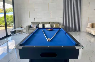 a pool table in the middle of a living room at \u66fc\u8c37\u5e02\u533a700\u5e73\u4e94\u623f\u72ec\u680b\u6cf3\u6c60\u522b\u5885 in Bangkok