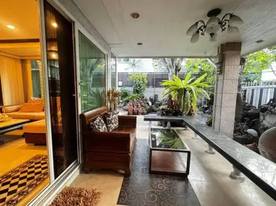 a living room with a couch and a table at \u66fc\u8c37\u72ec\u680bLat Phrao\u7cbe\u54c1\u522b\u5885 in Bangkok