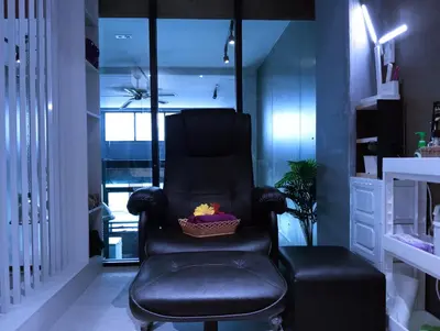a black chair with a basket in a room at Hostel Bangkok BM B&B in Bangkok