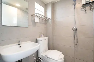 a bathroom with a toilet and a sink and a shower at สินสิริ นวมินทร์96 in Ban Baen Phichit