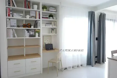 a book shelf with a desk and a chair in a room at TATCHA HOUSE 3BR, Central Westgate, Nonthaburi in Ban Lat Pla Duk