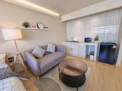 a living room with a couch and a table at Better Room ห้องพักรายวัน เมืองทองธานี C4 in Ban Bang Phang