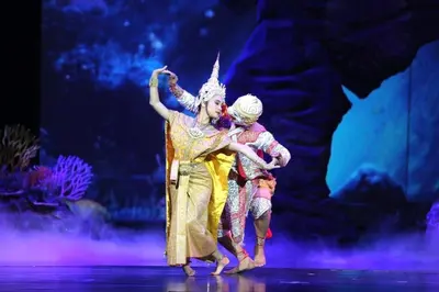 a group of people dancing on a stage at XX Mitr Inn The Grand Palace - Mrt Samyot Station มิตร อินน์ พระบรมมหาราชวัง in Bangkok