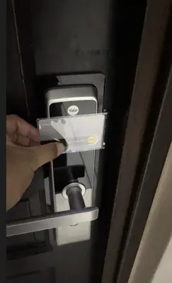 a persons hand holding a pay phone in a machine at Cozy Victoria Lakeview 5 mins to Impact Muang Thong in Ban Bang Phang