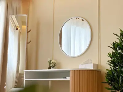 a bathroom with a mirror on the wall at ห้องพักเมืองทองธานี Happiness Sleep P1 in Ban Song Hong
