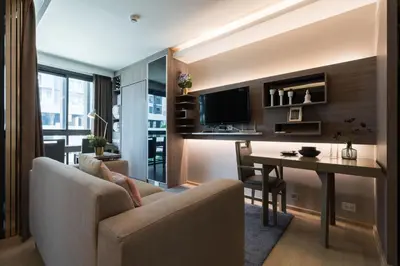 a living room with a couch and a table at bts thong lor \u6e38\u6cf3\u6c60-\u514d\u8d39\u65e0\u7ebf\u7f51\u7edc in Bang Khen