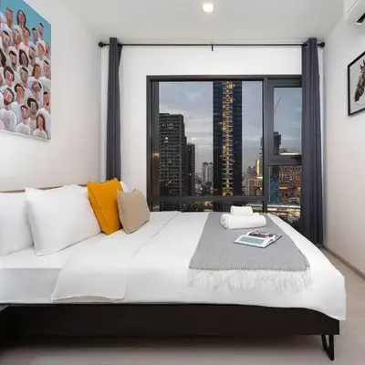 Luxury Art apt Downtown Metro Bangkok-Kitchen-living room