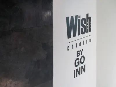 a white sign with the wsi logo on it at XX Wish Inn Chidlom V วิช อินน์ ชิดลม 2 in Bangkok
