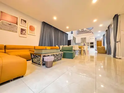 a living room with a yellow couch and a table at 944summer villa曼谷中心Asok&Tong Lor800海天别墅 in Bangkok