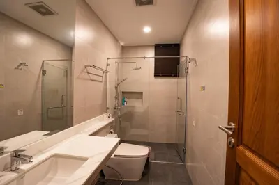 a bathroom with a shower and a toilet and a sink at 944summer villa曼谷中心Asok&Tong Lor800海天别墅 in Bangkok