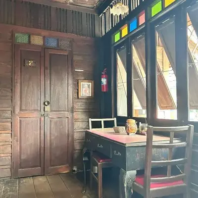Chest's Place