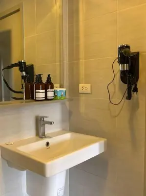 Gallery image of Modern Resort at Onnut BTS Condo Bangkok Free Shuttle bus in Amphoe Phra Khanong