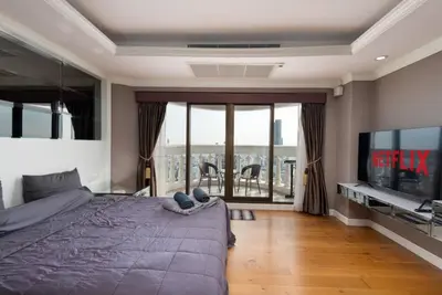 Gallery image of state tower condo Riverview High Floor Hangover in Bangkok