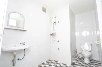 a bathroom with a toilet and a sink at Tom Guest House ทอมส์ เกสต์เฮ้าส์ in Thung Maha Mek