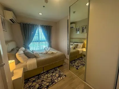 a bedroom with two beds and a mirror at Minimal 2 BR next to IKEA, Central Westgate Bangyai in Ban Bang Krabu