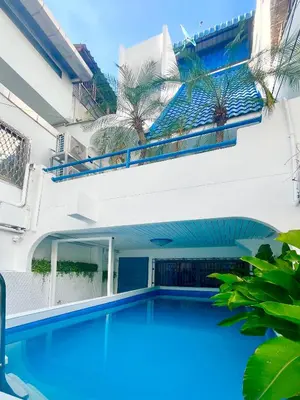 a swimming pool in front of a building at \u66fc\u8c37\u5e02\u4e2d\u5fc3\u7d20\u5764\u90384\u5367 \u6cf3\u6c60\u522b\u5885 \u8fd1nana \u8fd1Asoka in Bang Kapi