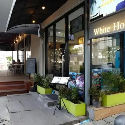 White House Asoke Sukhumvit 18
