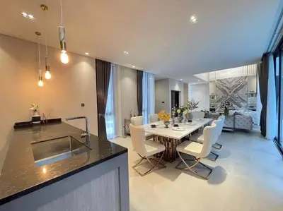 a kitchen and dining room with a table and chairs at \u4e94\u5367\u5ba4\u6e38\u6cf3\u6c60\u522b\u5885 5 Bedrooms Pool Villa in Ban Bang Toei (1)