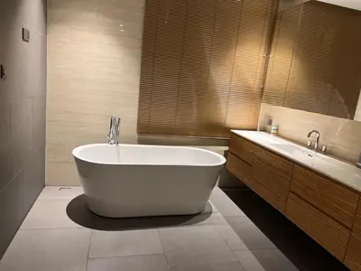 a bathroom with a large white tub and a sink at \u4e94\u5367\u5ba4\u6e38\u6cf3\u6c60\u522b\u5885 5 Bedrooms Pool Villa in Ban Bang Toei (1)