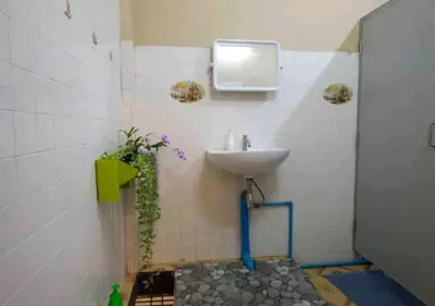 a bathroom with a sink and a mirror on the wall at DaHouse next to MRT Itsaraphap exit1 in Bangkok Yai