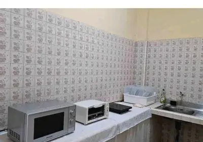 a kitchen with a microwave and a tv on a counter at DaHouse next to MRT Itsaraphap exit1 in Bangkok Yai