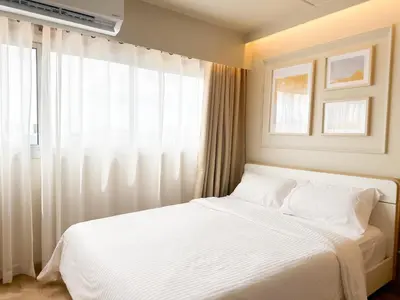 a bedroom with a white bed and a window at ห้องพักเมืองทองธานี Happiness sleep C4 in Ban Bang Phang