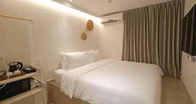 a hotel room with a white bed and a window at SimpleStay Chatuchak, SureStay Collection by Best Western in Bangkok