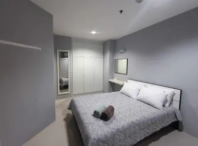 a bedroom with a bed with a hat on it at Cozy 1br walk to BTS and Airport Rail Link Close to Malls 11 in Bangkok