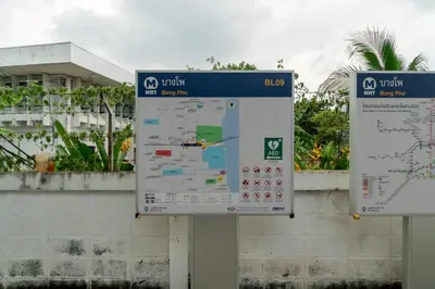 a street sign in front of a building at Cozy Corner Bangpho in Bang Su