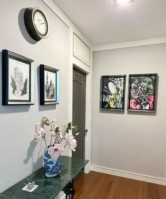 a room with a vase with flowers on a table at MIQ Rama9 Villa 3Br in City Jodd fair MRT in Makkasan