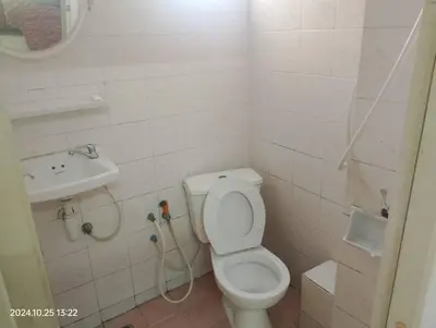 a bathroom with a white toilet and a sink at Nakara Place บ้าน นาครา in Ban Rang Pho