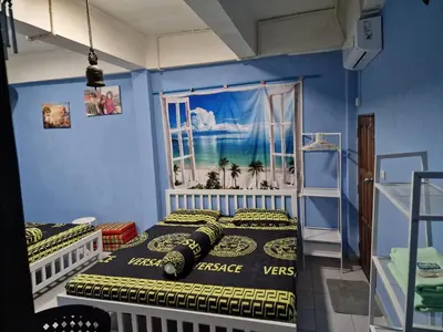 a bedroom with two beds and a window at Jay Jay Guesthouse in Bangkok