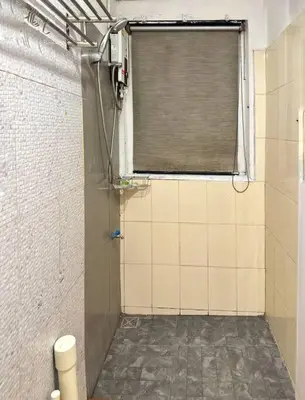 a bathroom with a shower with a window and a curtain at Chubbi 5 Room10 in Bang O