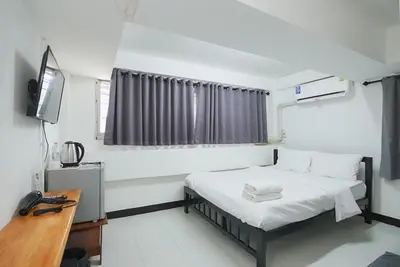 a small room with a bed and a television at GO INN Bangkok Rama3 โกอินน์ พระราม3 in Bangkok