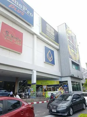 a building with cars parked in front of it at Cozy 1 Bedroom Apartment Close by Ratchada in Bangkok
