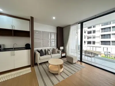 a living room with a couch and a table at 6th Avenue Sukhumvit 305 BTS Asoke & Nana MRT Sukhumvit in Bang Kapi