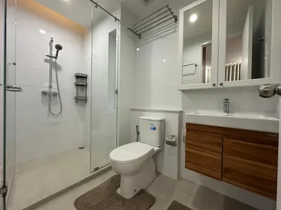 a bathroom with a toilet and a shower and a sink at 6th Avenue Sukhumvit 305 BTS Asoke & Nana MRT Sukhumvit in Bang Kapi