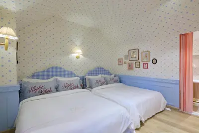 a bedroom with two white beds in a room at Kitsch Hotel in Bangkok
