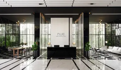 a lobby with a nue sign on the wall at \ub77c\uc2fc\ucf58\ub3c4 in Bangna