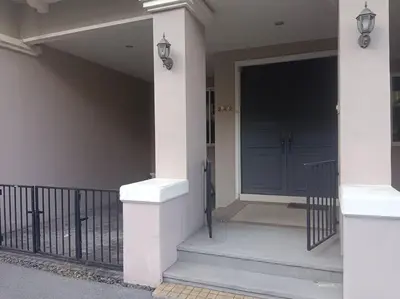 a front door of a house with a blue door at Townhome 3 bed4 Baht Asok MRTBTS Sukhumvit 16 in Bangkok